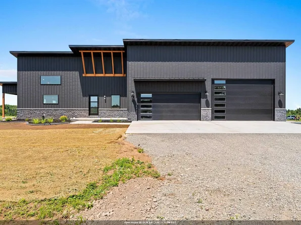 1810 Lost Trl, Suamico, WI 54313