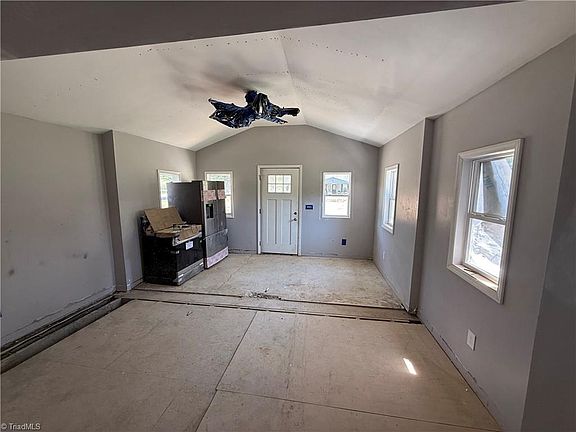 3rd image of 6910 Dennis Rd