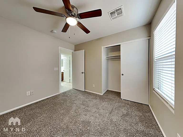 1034 E Saddle Way — Photo 28