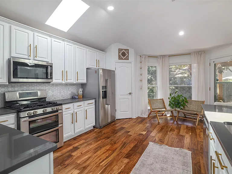 8820 Escabosa Dr — Photo 11