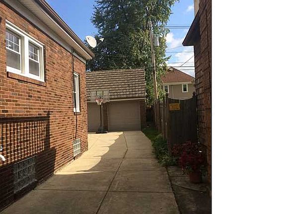 2nd image of 139 Capen Blvd