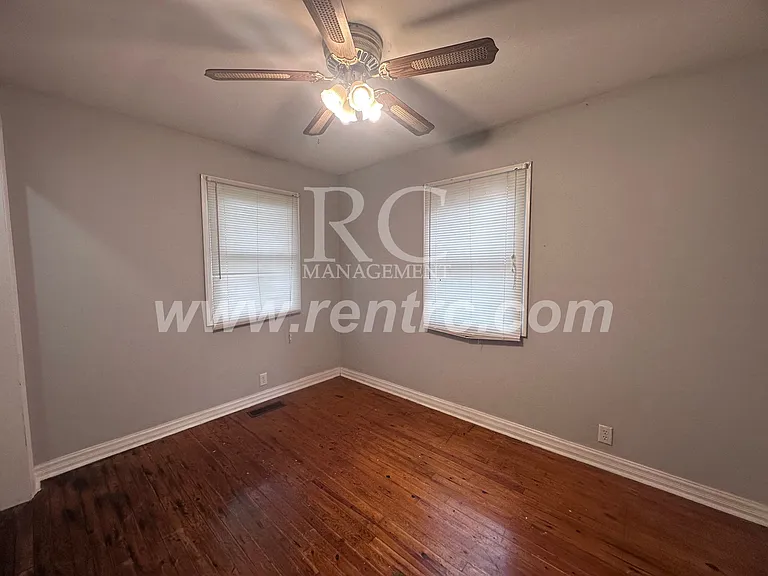 212 Logan St — Photo 8