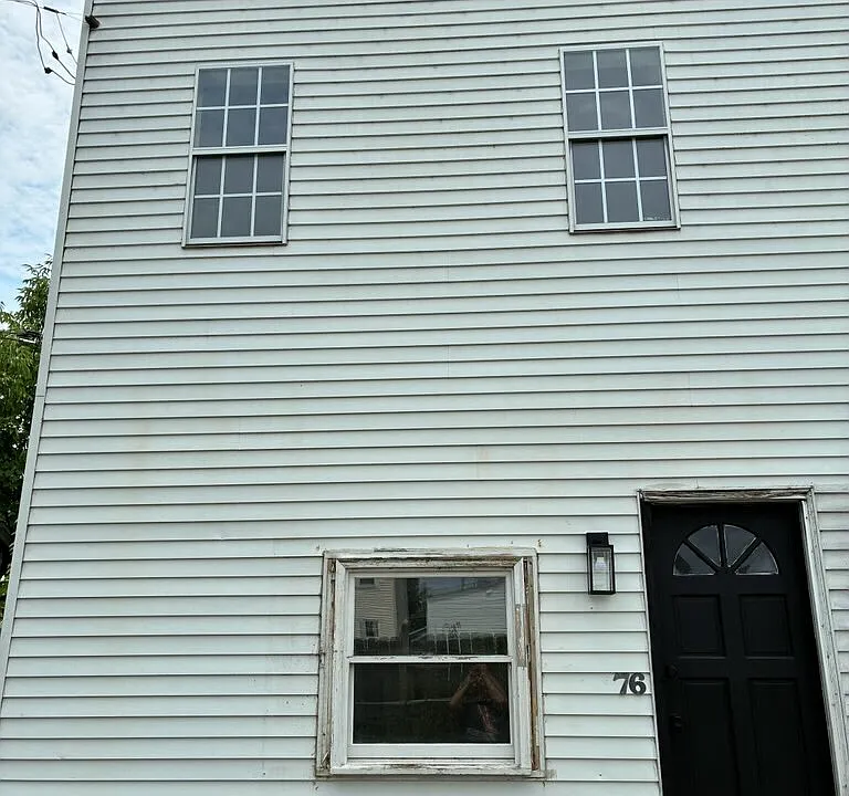 76 Cortina Way