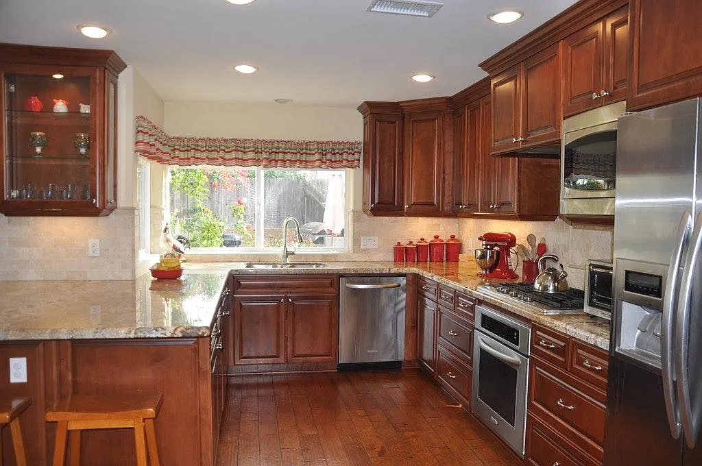 4 bed, 1890 sqft, $5,700 — Photo 4