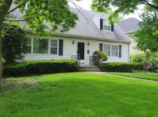 492 Longfellow Ave, Glen Ellyn, IL 60137