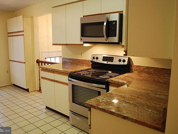 4th image of 7225 Harbor Ln Unit 2