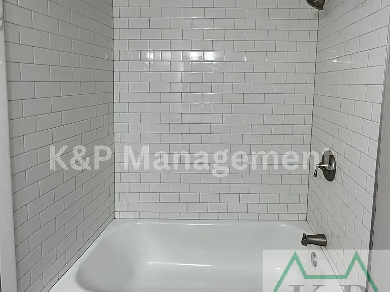 515 Duchess Ct #2 — Photo 6