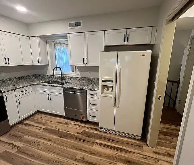 1000 Huntwood Ln — Photo 3