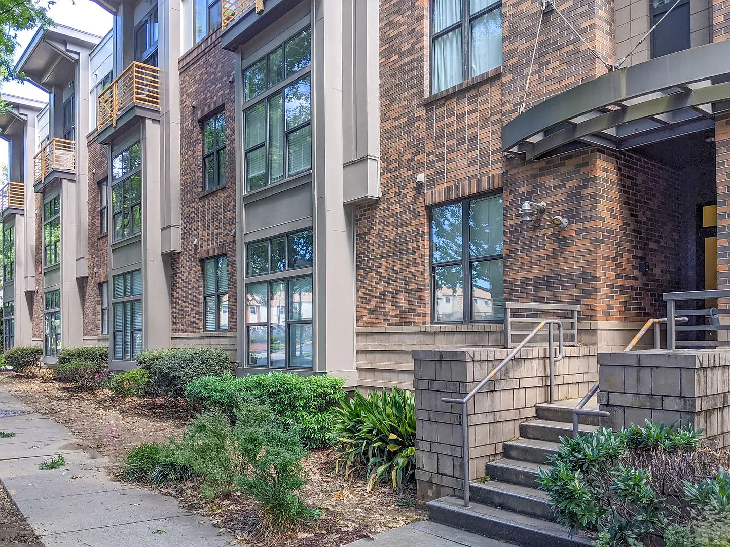 Modern 1BR/1BA in First Ward Walk to Parks, Dining & Entertainment — Photo 1