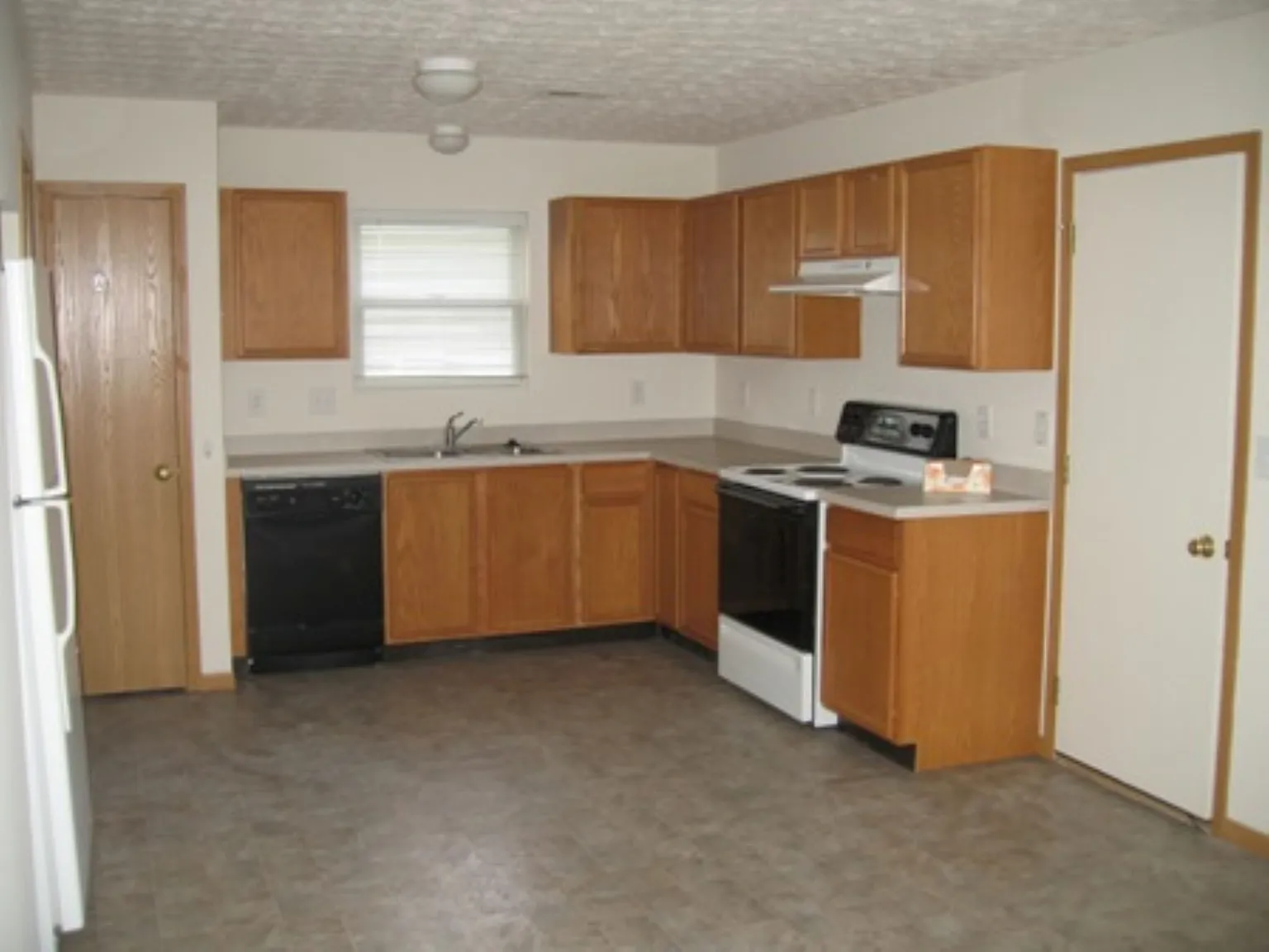 8290 Mira St — Photo 3
