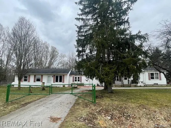 11293 Dunnigan Rd, Emmett, MI 48022