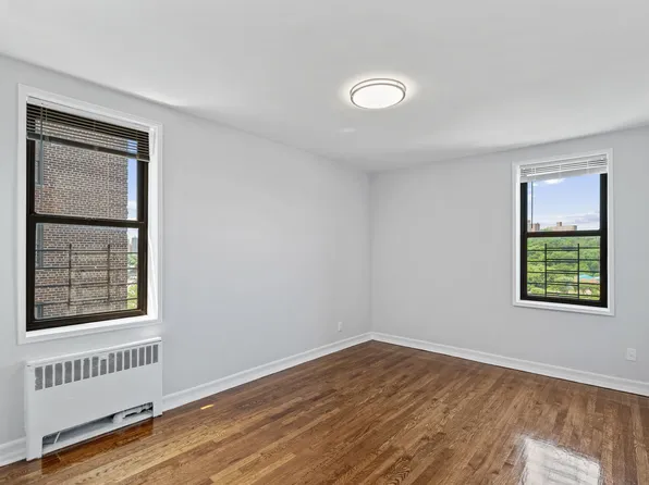 1995 Sedgewick Avenue image 4 of 10