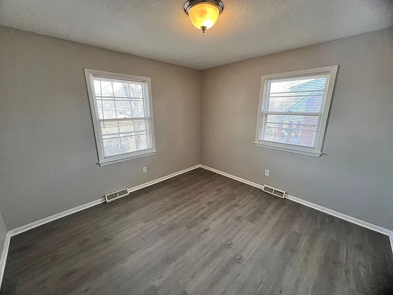 843 W Kansas St — Photo 11