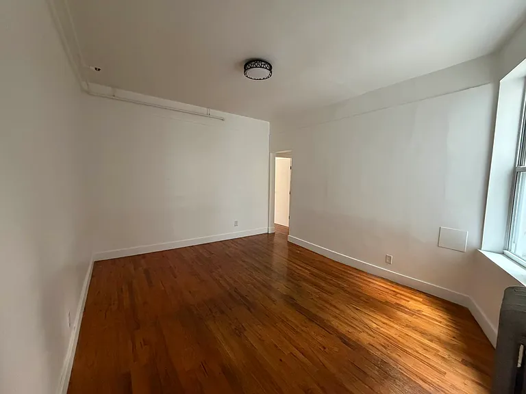 490 Ocean Pkwy #4 — Photo 2