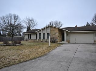 2839 W Hilltop Ln, Franklin, WI 53132