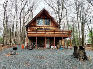 59 Woodcrest Ln, Lake Ariel, PA 18436