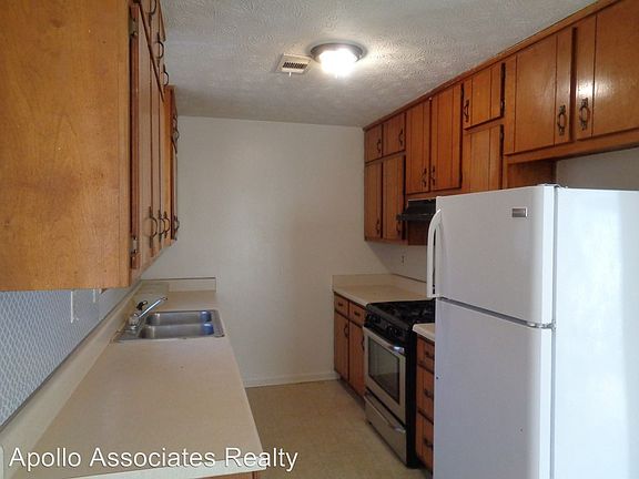 4th image of 5804 N Castlegate Dr