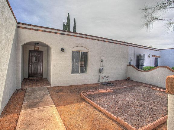 2nd image of 1424 Carmelita Dr