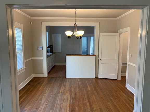 4th image of 3117 Odessa Ave