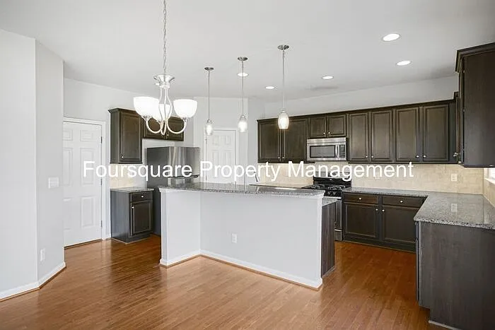 100 Cabot Dr — Photo 12