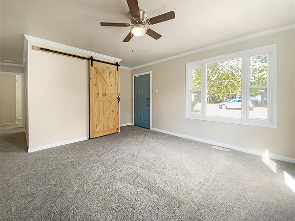 2nd image of 12133 Parkwood Pl