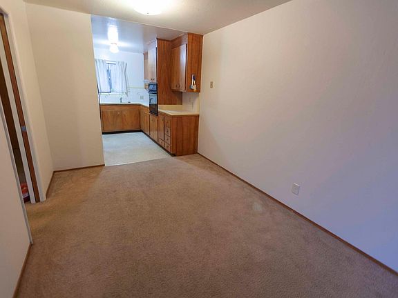 4th image of 264 Parker Ave APT 1