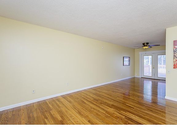 4th image of 1075 Sherman Ln