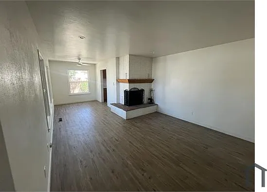 3 bed, 1930 sqft, $2,646 — Photo 3