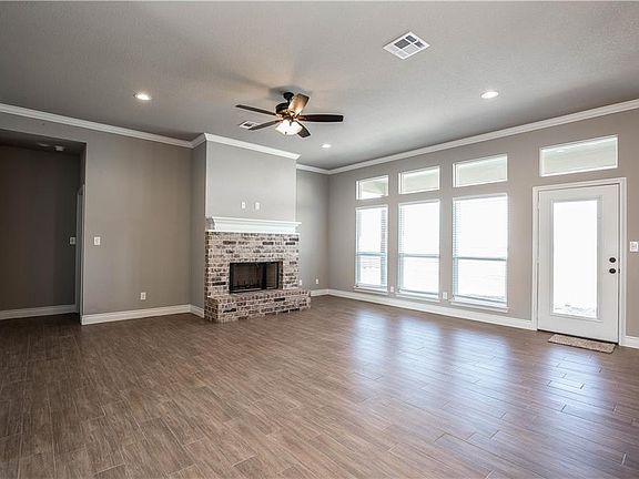 2nd image of 1013 Princess Diana Dr