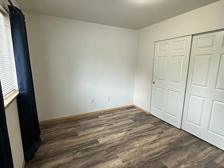 5705 Graham Ave #B — Photo 8