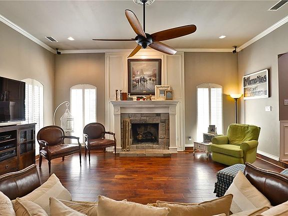4th image of 40 Lytle Place Dr