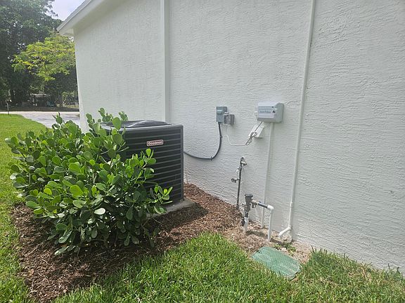5th image of 5227 SE Isabelita Avenue