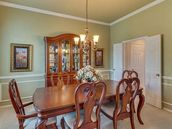 5th image of 9822 Glenshee Dr