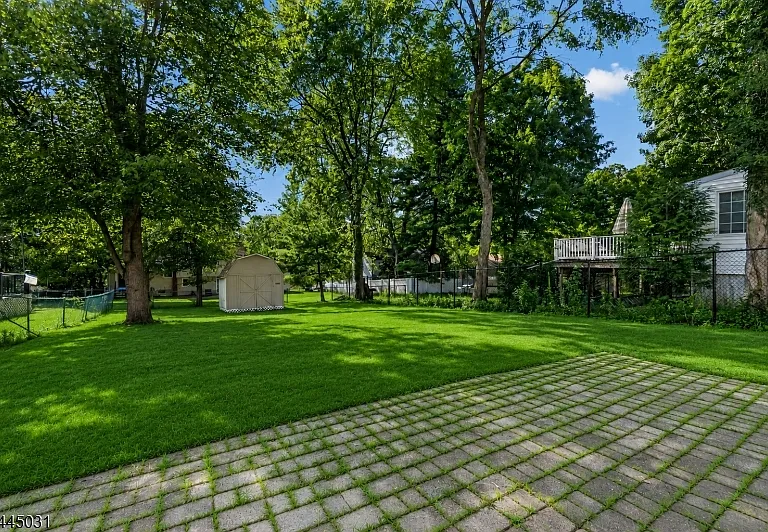 29 Laurel Ave — Photo 22