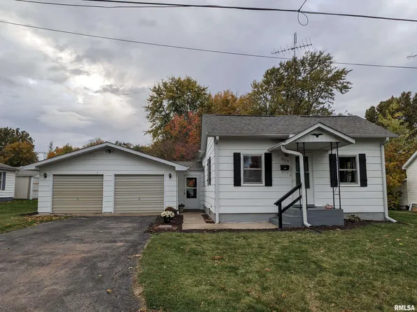 329 N Henderson St, Virden, IL 62690