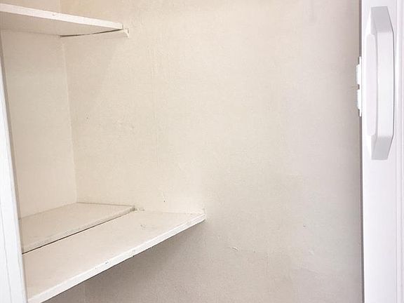 3rd image of 3048 32nd St APT 1F