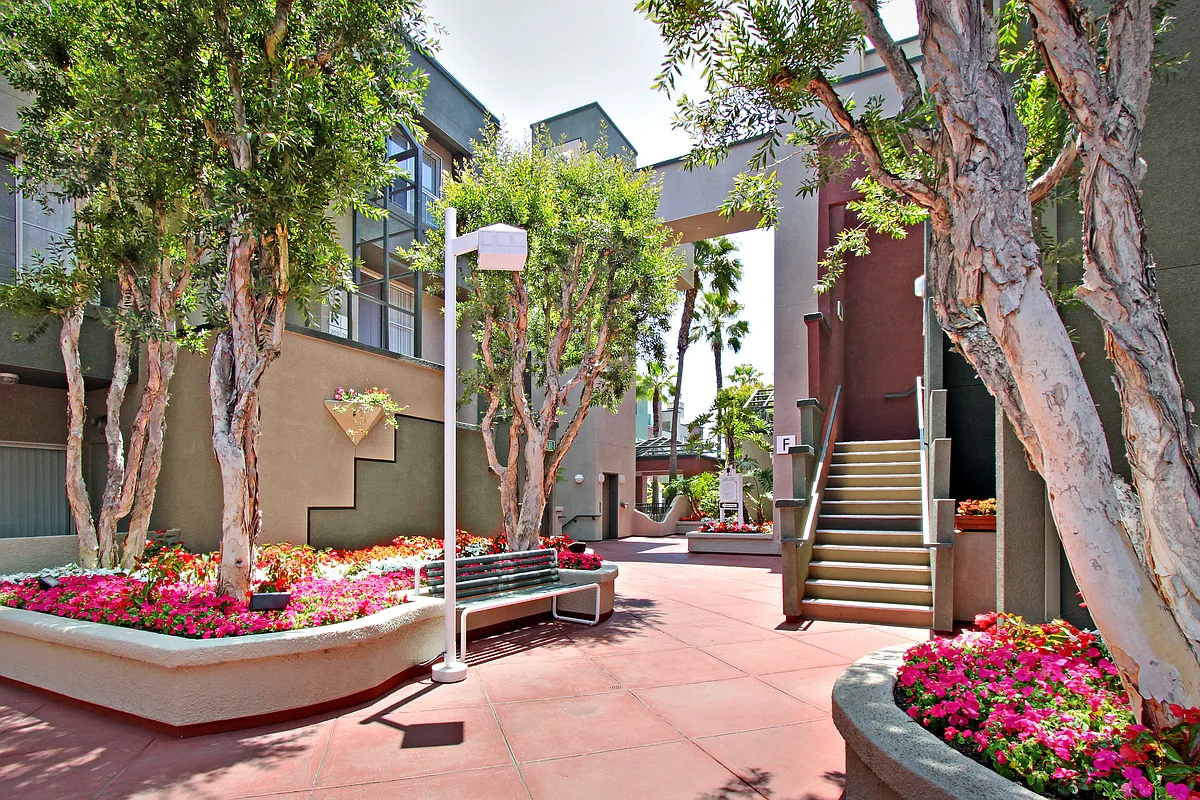 Building Photo - CentrePointe Apartments