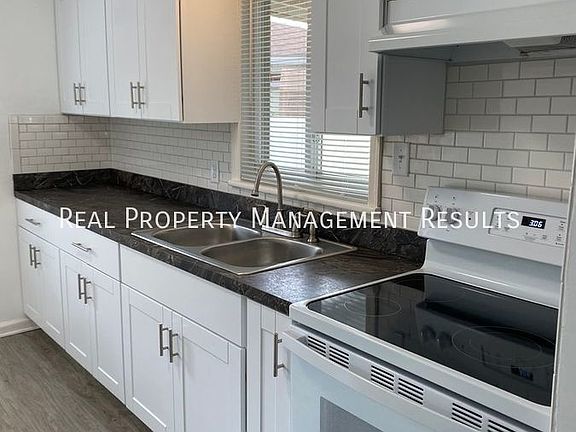 3rd image of 1301 S Parker Dr
