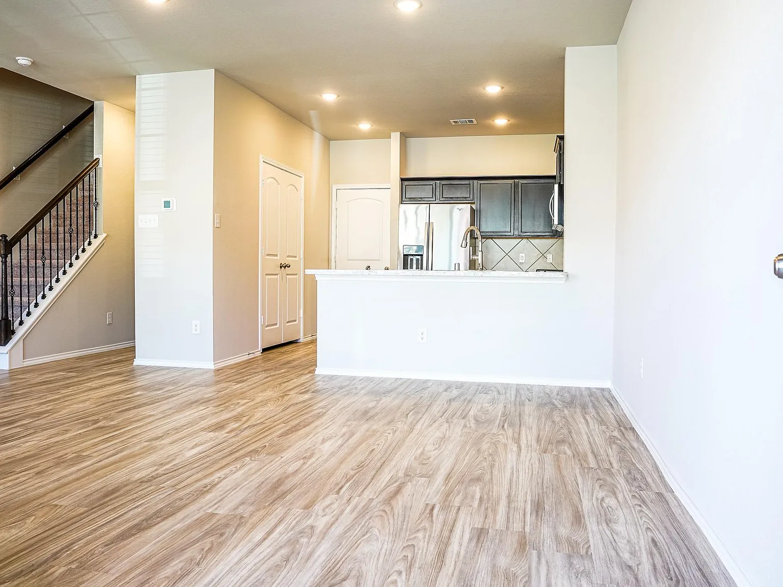 3 bed, 2.5 bath, 1743 sqft, $2,190 — Photo 4