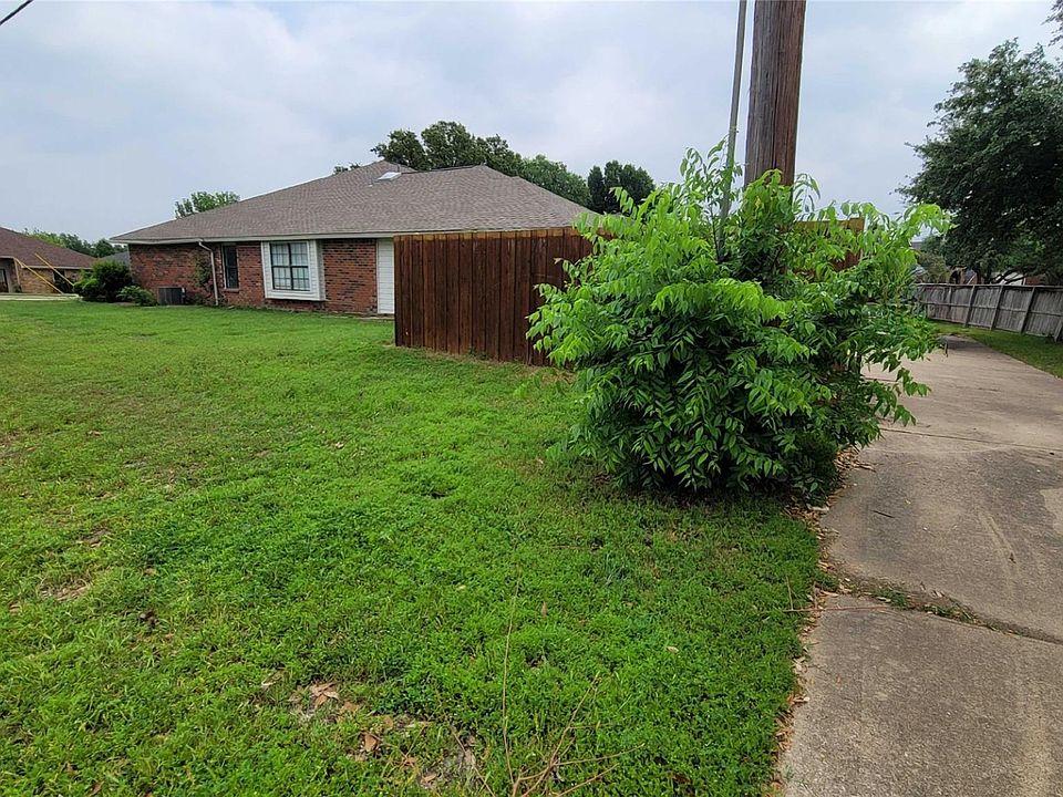 1st image of 1 Holden Cir