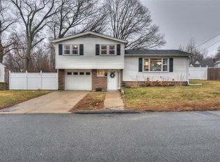 24 Gleason St, Cranston, RI 02910