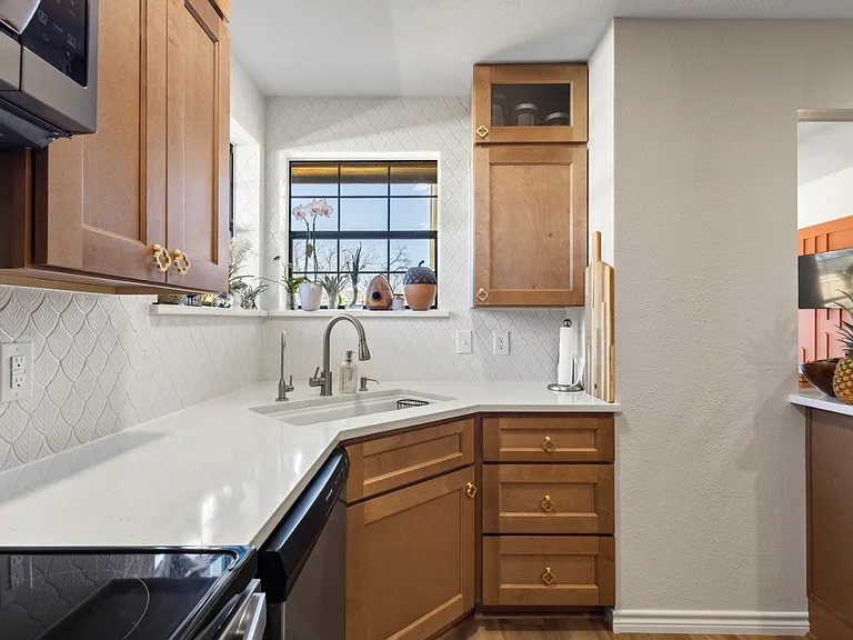 411 N Arizona Dr — Photo 10
