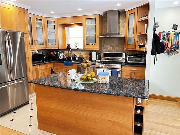 3rd image of 2359 E 14th St APT 3