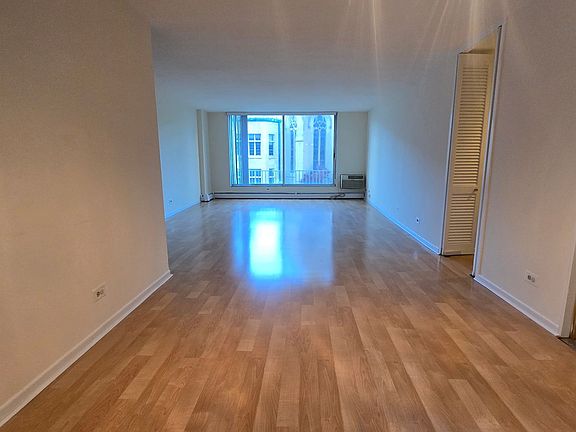 5th image of 1616 Hinman Ave APT 2A