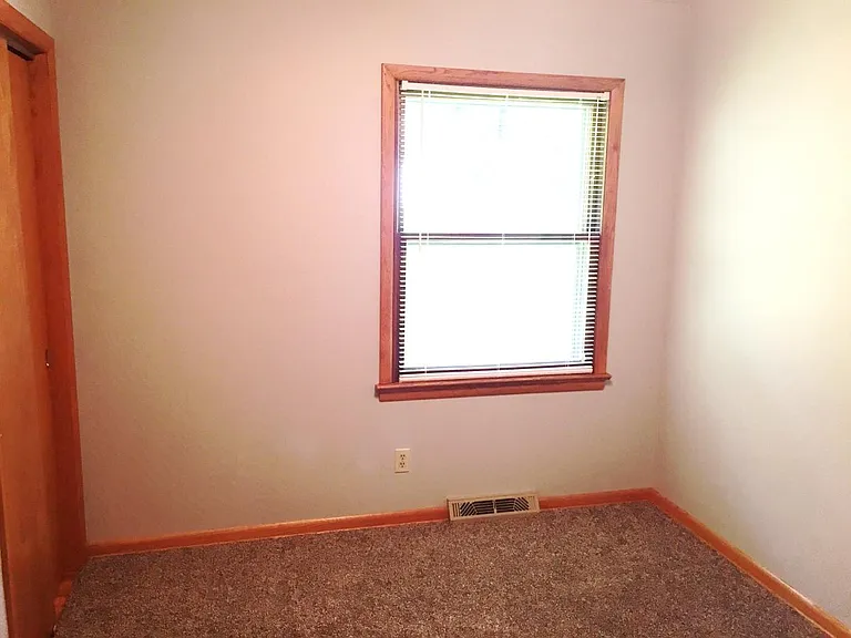 1809 Greensburg Rd — Photo 6