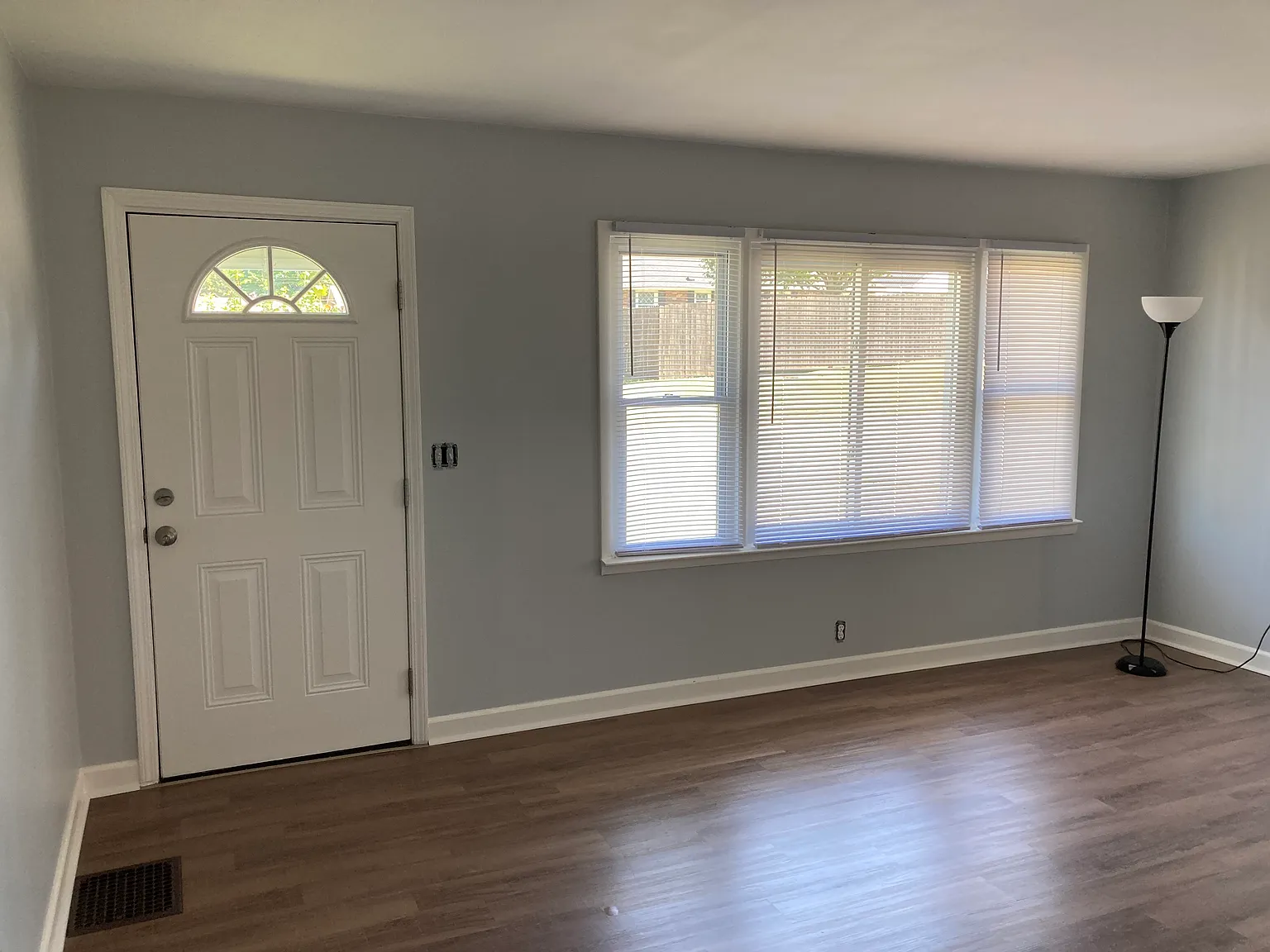 2 bed, 1000 sqft, $1,200 — Photo 3
