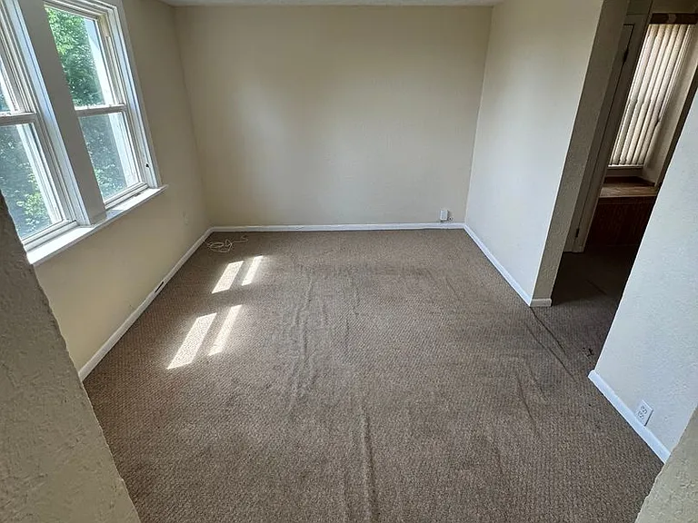 215 Spencer Ave — Photo 7
