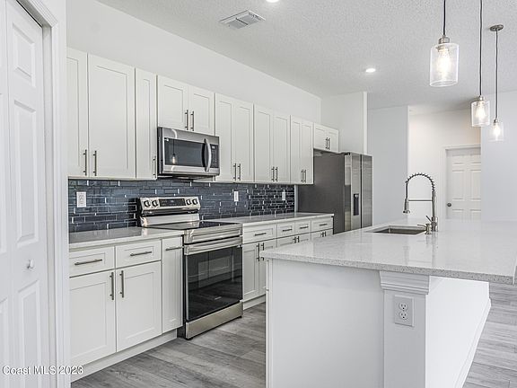 5th image of 518 Winer Ave SW
