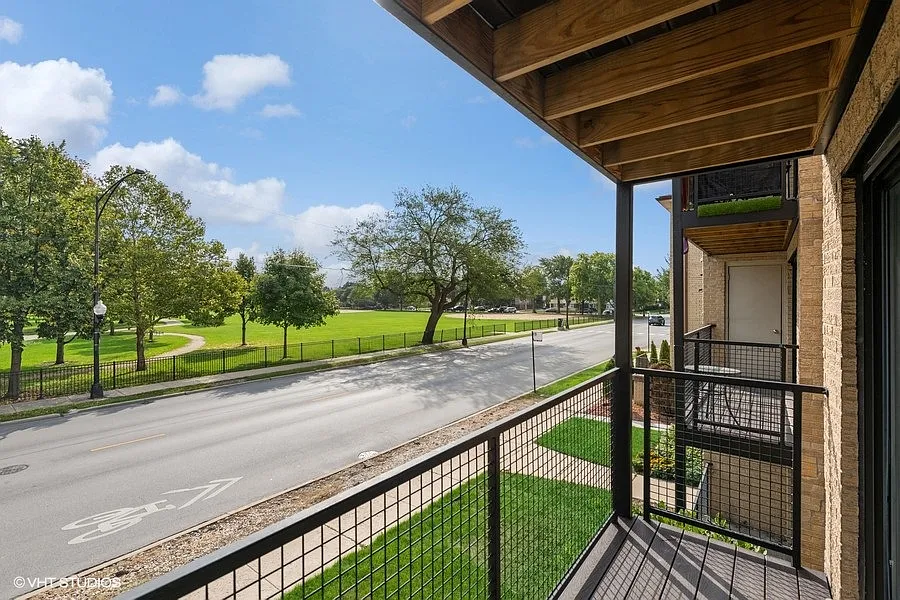 2 bed, 1200 sqft, $2,100 — Photo 2