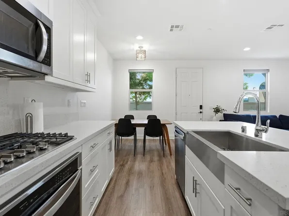 2464 Solara Ln, Vista, CA